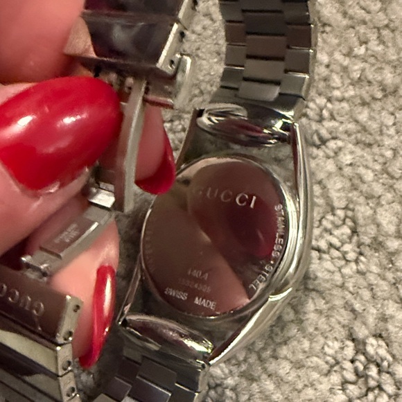 Gucci Silver Timepiece with White Face - Picture 3 of 8